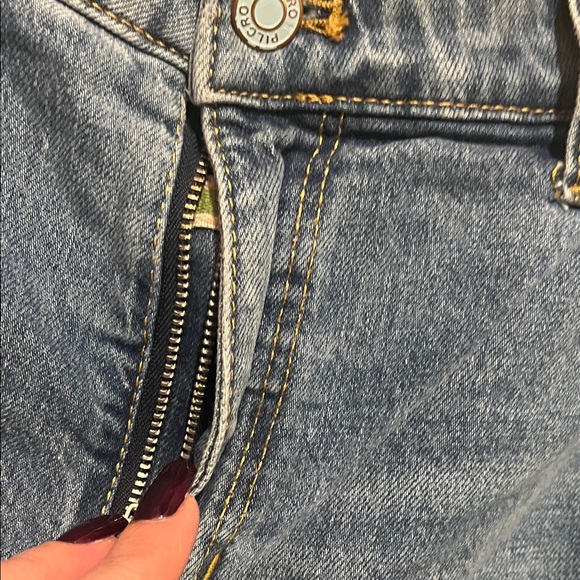 Pilcro Anthro Denim Jeans w/Contrast Stitching Buttons on Bottom Detail Size 32 - Picture 5 of 11